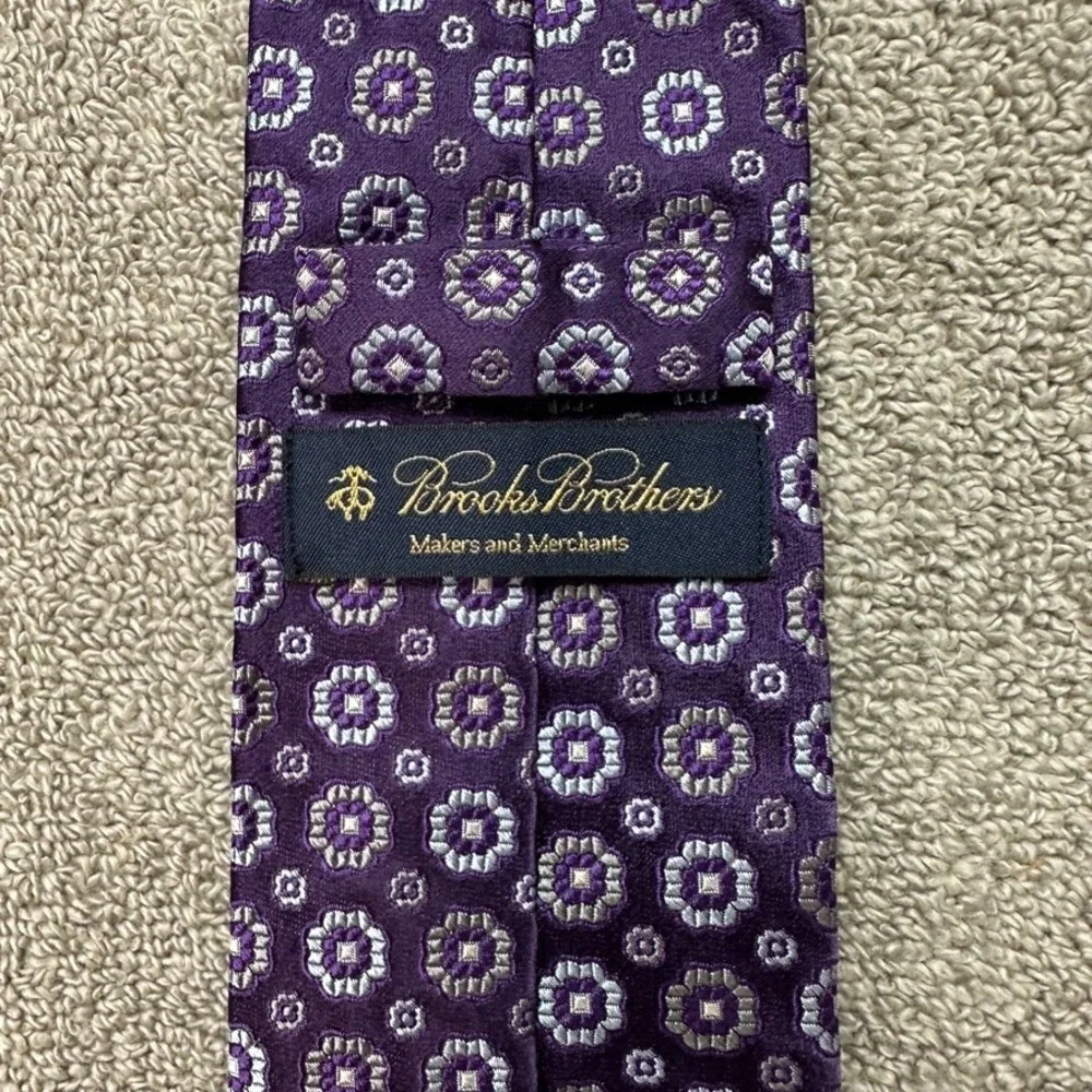 Brooks Brothers Purple Geometric Floral Silk Tie Woven in Italy Made in USA